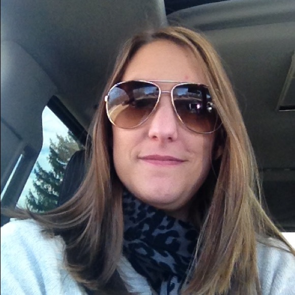 Meet your Posher, Alison - Picture 1 of 1