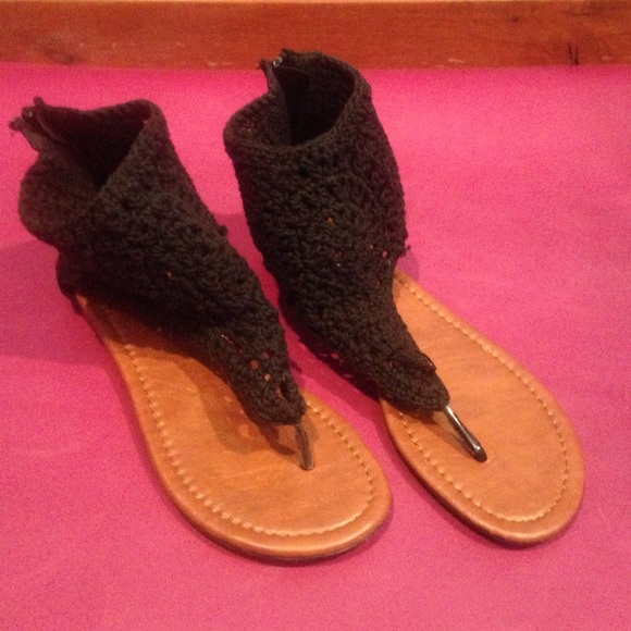 Cute crochet sandals!