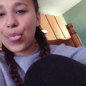 Meet your Posher, Monae