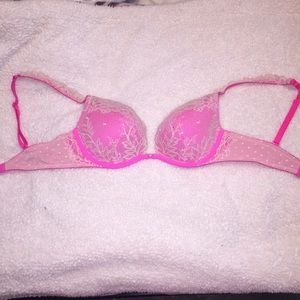 Victoria's Secret tee shirt bra 💋🌺🎀💗