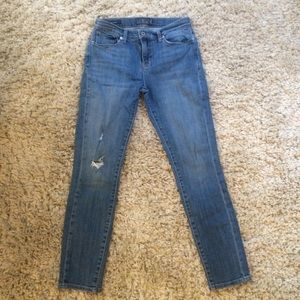 Skinny distressed blue jeans