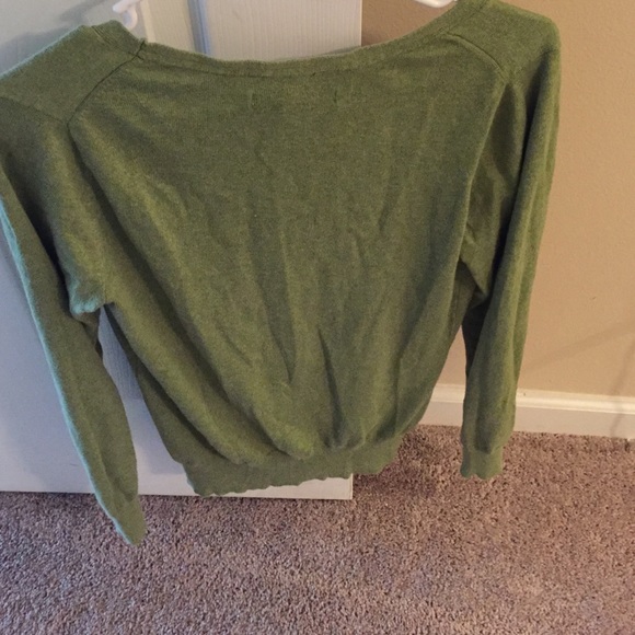 Green loose sweater! - Picture 2 of 2