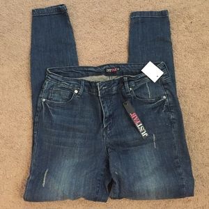 Stylish Distressed Skinny Jean