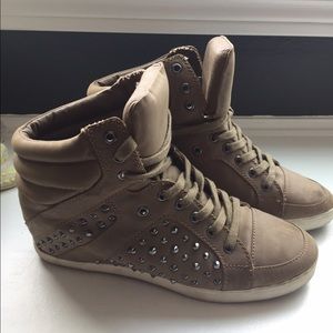 Also high top shoes
