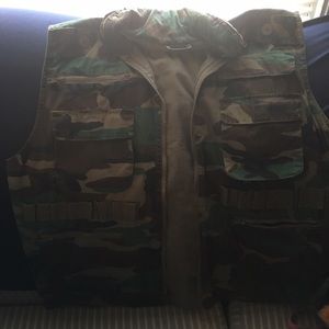 Camo Vest NWOT