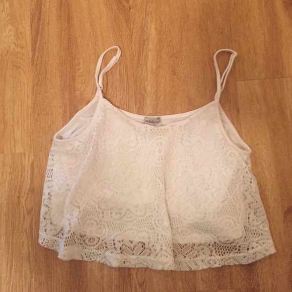 flowy white crop 🐚