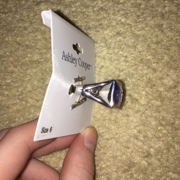 Lavender statement ring. - Picture 2 of 2