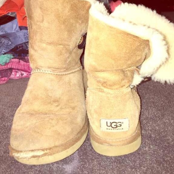 Chestnut Bailey Button Uggs