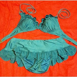 NWOT ruffle betsey Johnson bikini