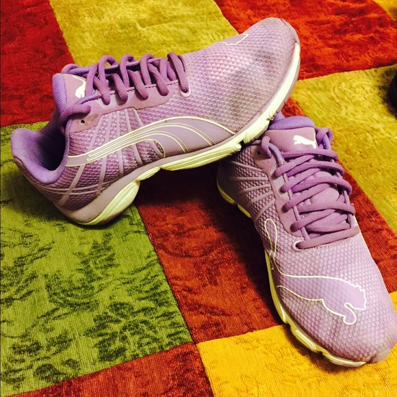 Pumas women shoes