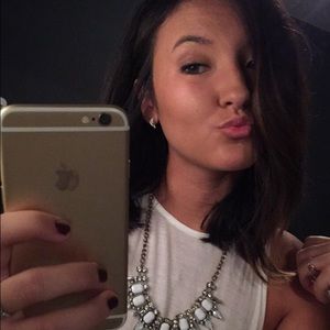 Meet your Posher, Caitlin