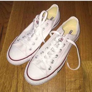 New in box, never worn white converse!!