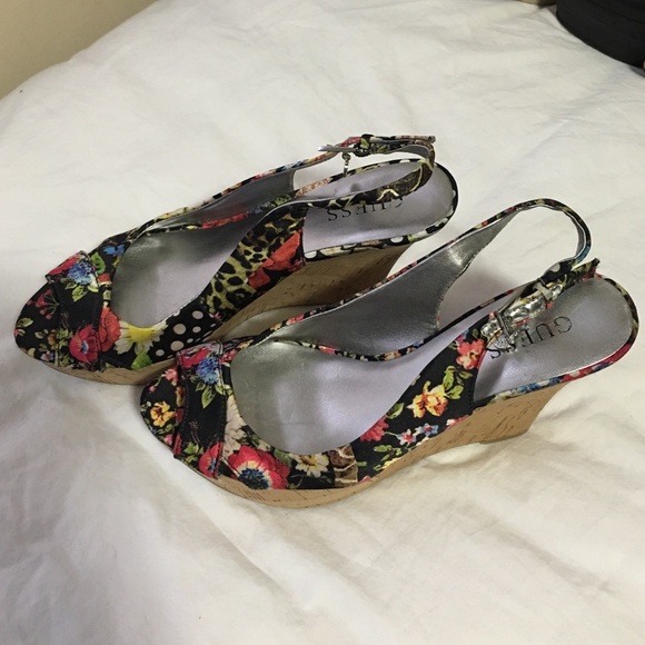☀️Guess Summer Wedges☀️