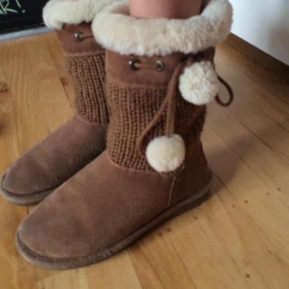 Bearpaw look alike ugg boots with tassels. - Picture 3 of 4