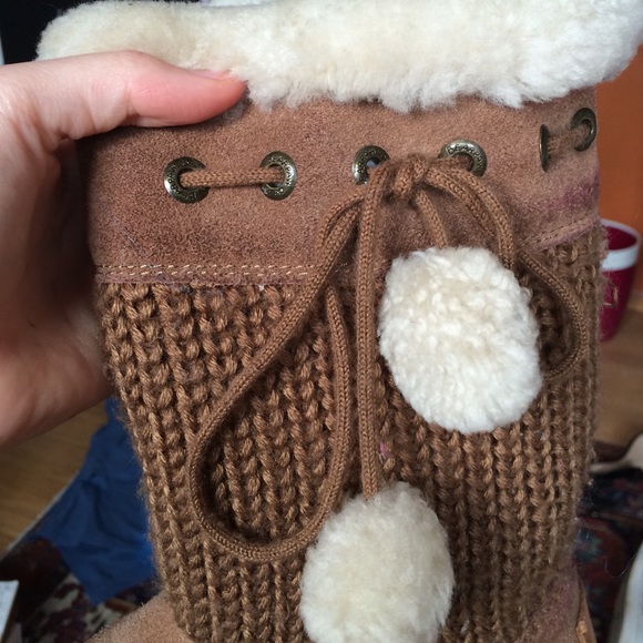 Bearpaw look alike ugg boots with tassels. - Picture 4 of 4