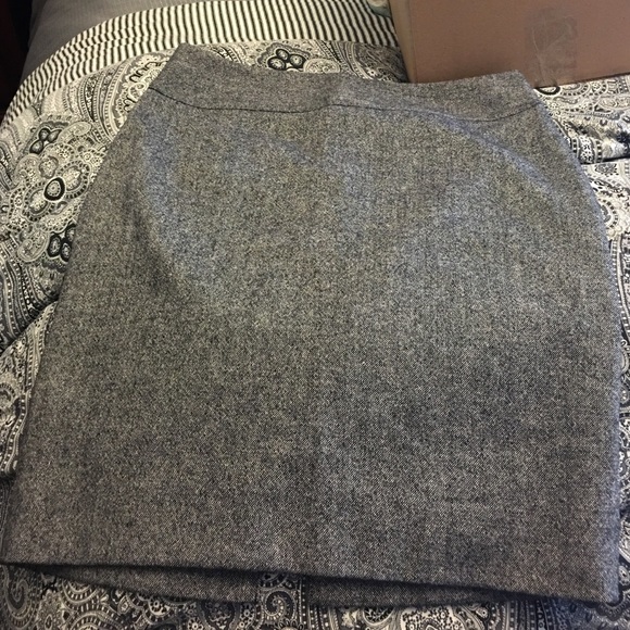 Gorgeous Banana Republic Tweed skirt