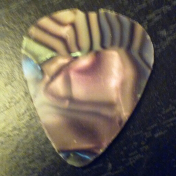 Guitars pin!
