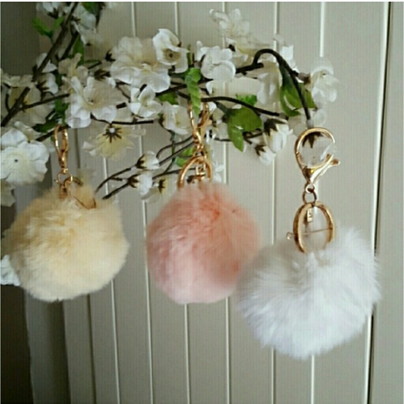 Real fur pom pom key chains - Picture 1 of 4