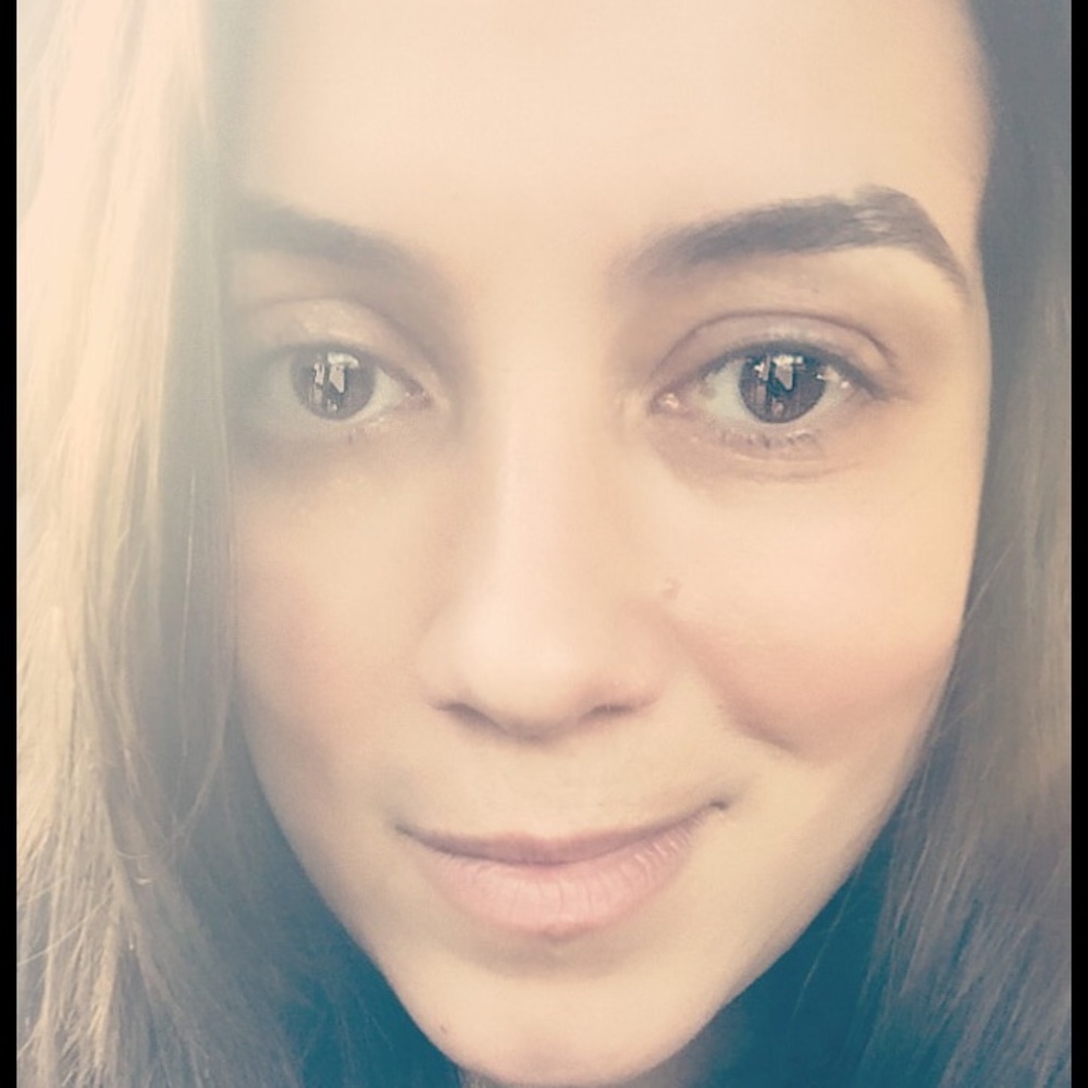 Meet your Posher, Momo