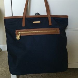 SOLD! 🎉Michael Kors Kempton Tote