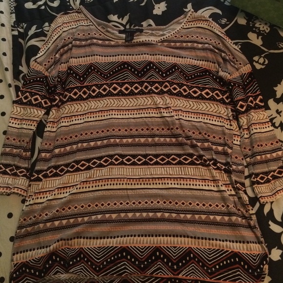 Mid-sleeve tribal shirt