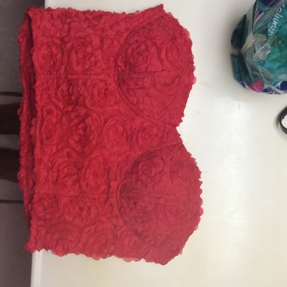 3-D floral bustier crop top - Picture 2 of 3