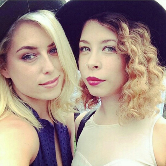 Meet your Posher, Ria - Picture 2 of 4