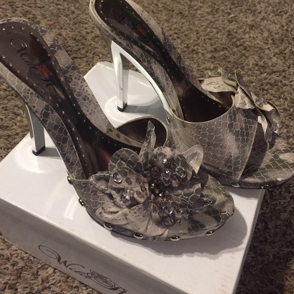 Heels - Picture 2 of 2