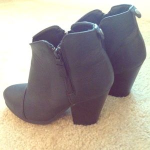 Black, Rampage Boots. Size 6.5