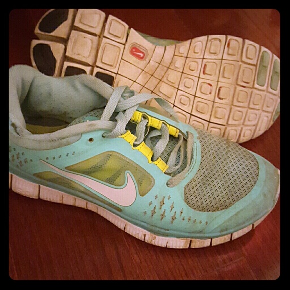 Nike free runs - Picture 1 of 1
