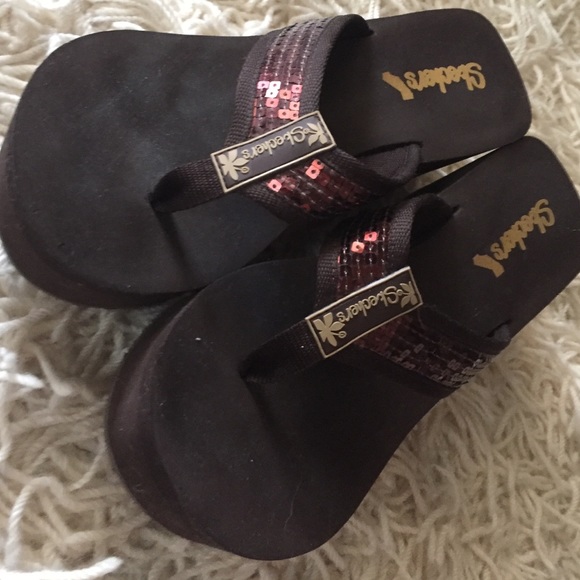 Platform sandal, chocolate brown.