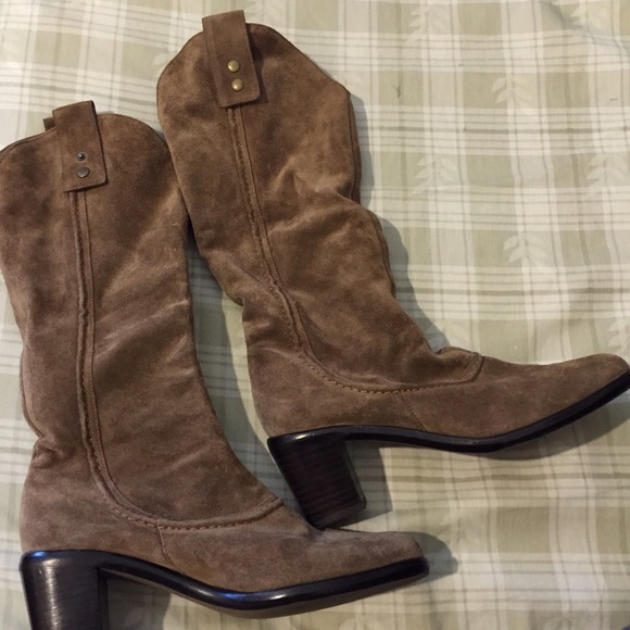 Vaneli Brown Suede Boots