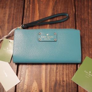 Kate Spade wristlet wallet