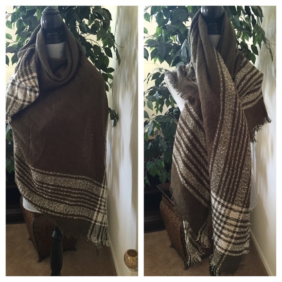 14th & Union Plaid Border Square Blanket Scarf🆕 - Picture 3 of 3