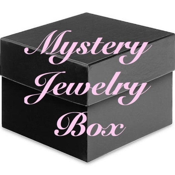 Jewelry - SALE!✨ 😍 10 Random Jewelry Items For 8!$ 😍 ✨