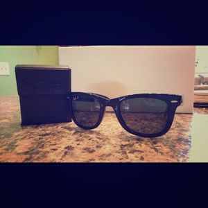 Polarized folding Wayfarers