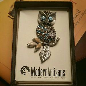 Owl pin