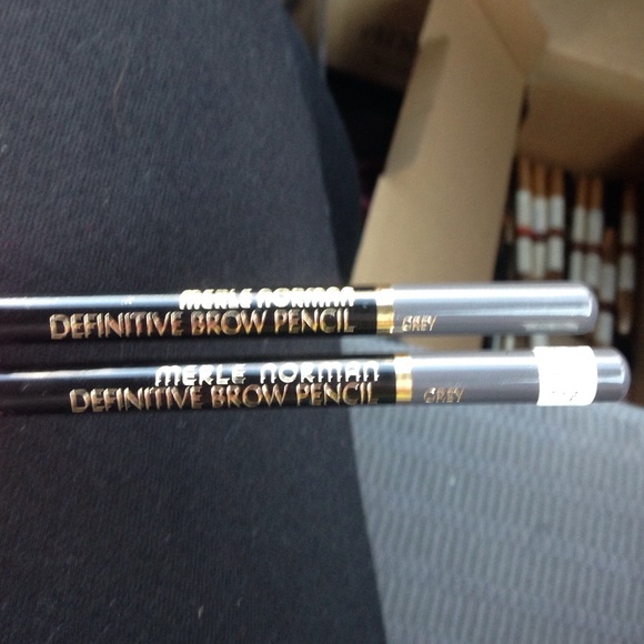 Merle Norman brow pencil GREY