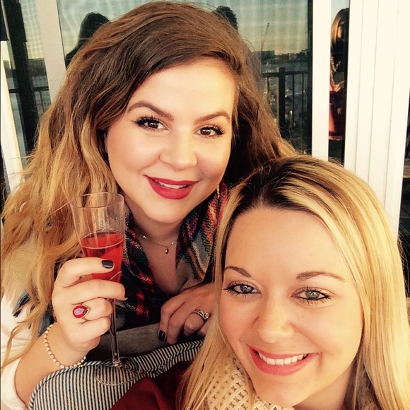 Meet your Posher, Cara - Picture 2 of 4