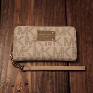 Michael Kors wristlet wallet