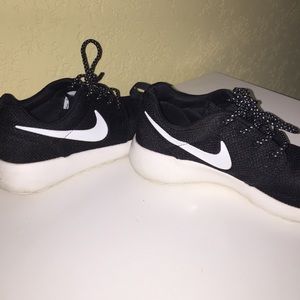 Black and White Nike Roshes