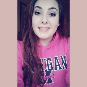 Meet your Posher, Hayley