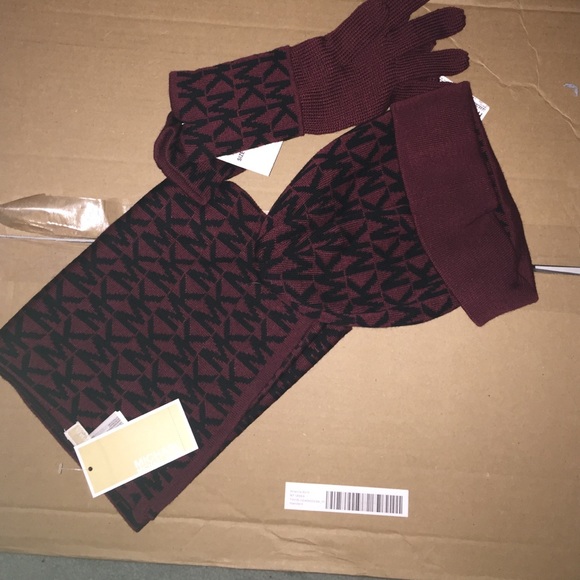 🚨SOLD🚨Michael kors winter set