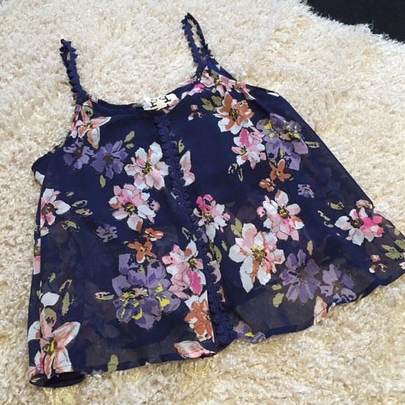 Sleeveless flowy top