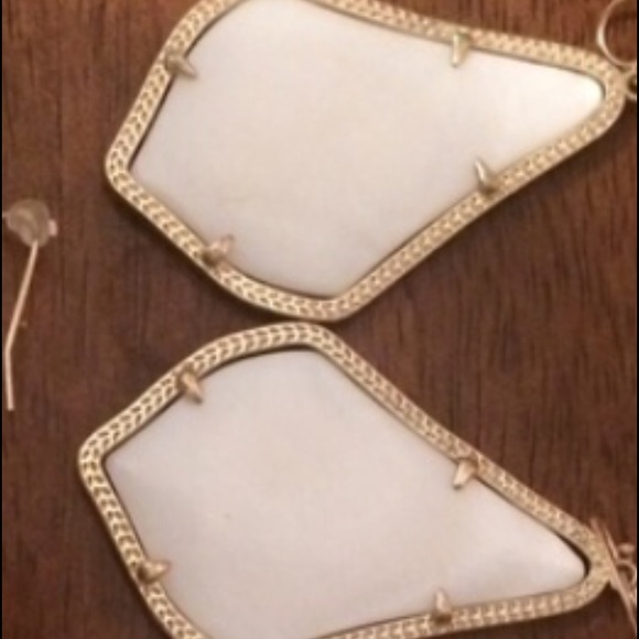 Pearl white Kendra