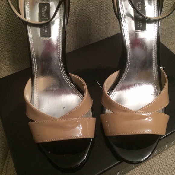 Classic! Retro- Black & Tan Patent Leather Sandals - Picture 2 of 4