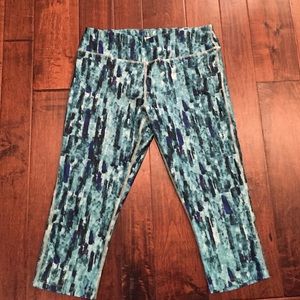 Active Capri pants Layer 8