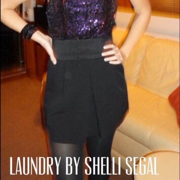 SOLD NWT Laundry skirt with POCKETS!