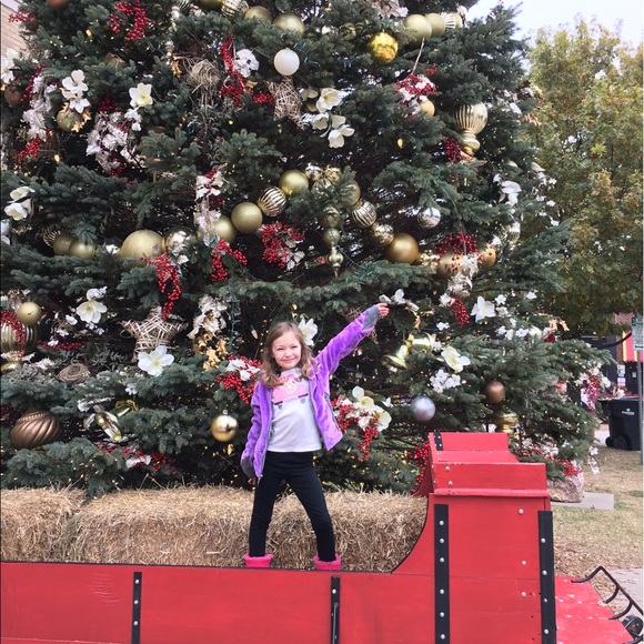 Meet your Posher, Megan - Picture 3 of 3