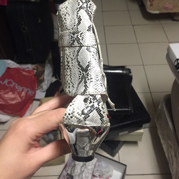 Sandals - Picture 3 of 4